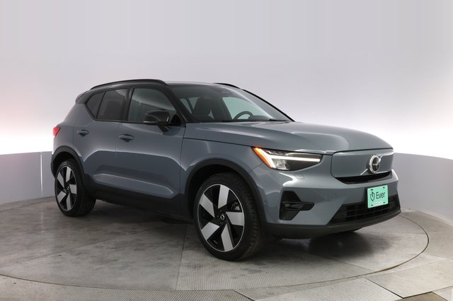 2023 Volvo XC40 Recharge — photo 10 of 20
