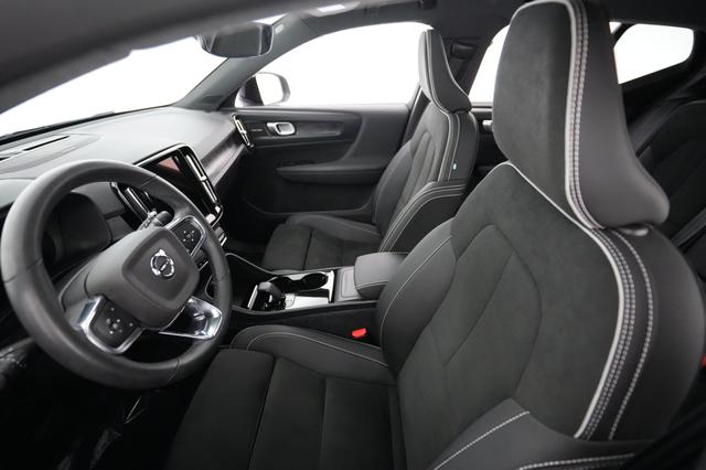 2023 Volvo XC40 Recharge — photo 3 of 20