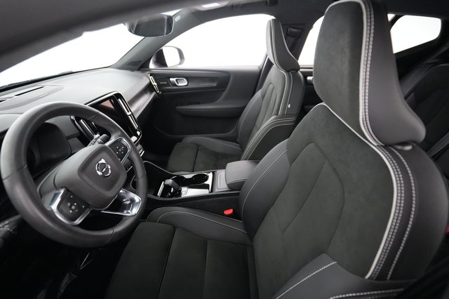 2023 Volvo XC40 Recharge — photo 3 of 20