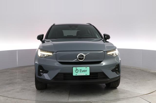 2023 Volvo XC40 Recharge — photo 9 of 20