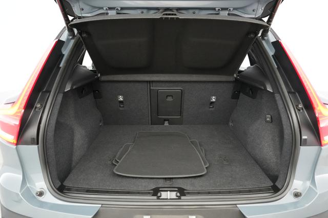 2023 Volvo XC40 Recharge — photo 6 of 20