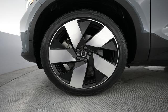 2023 Volvo XC40 Recharge — photo 7 of 20