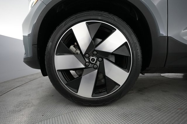 2023 Volvo XC40 Recharge — photo 7 of 20