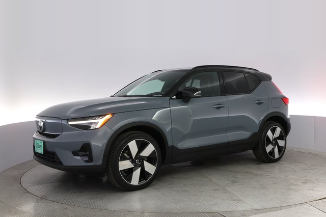 2023 Volvo XC40 Recharge — photo 14 of 20