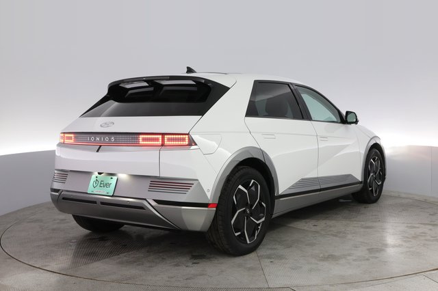 2024 Hyundai IONIQ 5 — photo 2 of 23