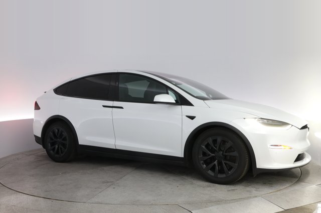 2022 Tesla Model X — photo 11 of 22