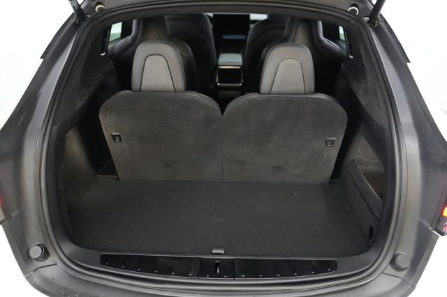2022 Tesla Model X — photo 6 of 22