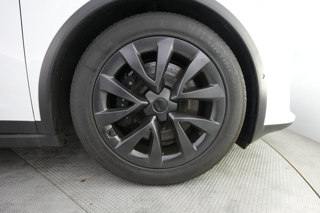 2022 Tesla Model X — photo 16 of 22