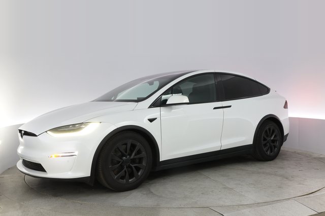 2022 Tesla Model X — photo 14 of 22