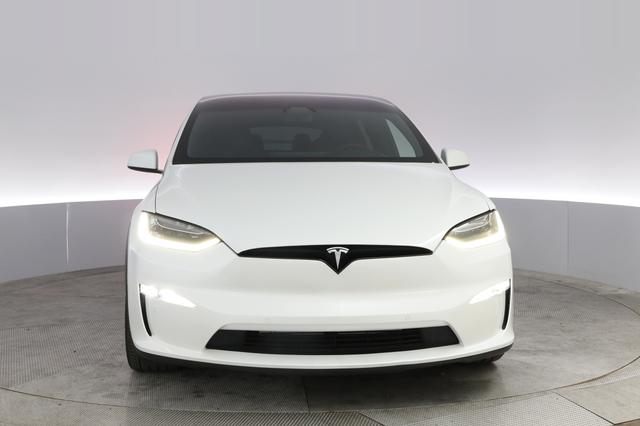 2022 Tesla Model X — photo 9 of 22