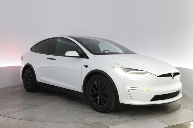 2022 Tesla Model X — photo 10 of 22