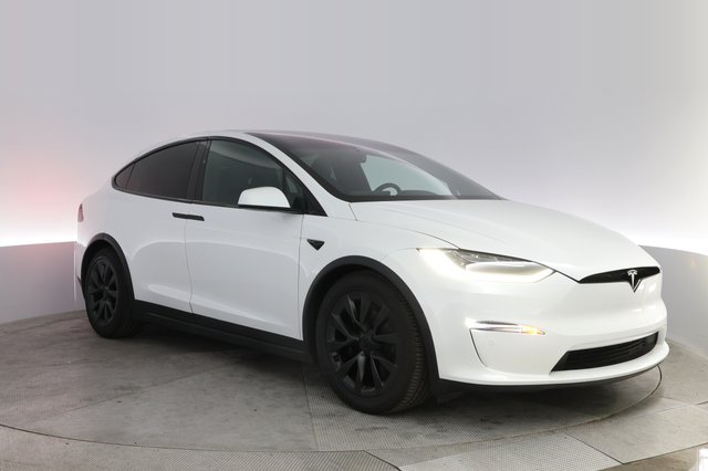 2022 Tesla Model X — photo 10 of 22