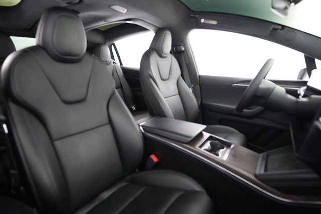 2022 Tesla Model X — photo 18 of 22