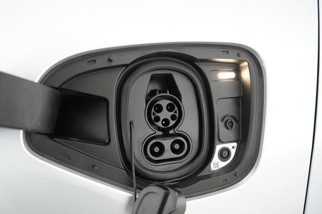 2022 Jaguar I-Pace — photo 8 of 24