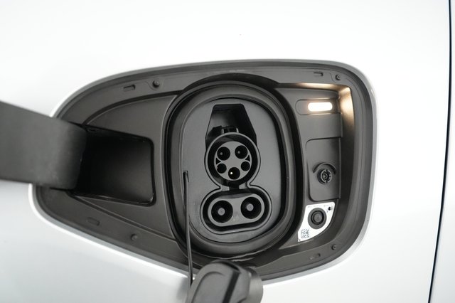 2022 Jaguar I-Pace — photo 8 of 24