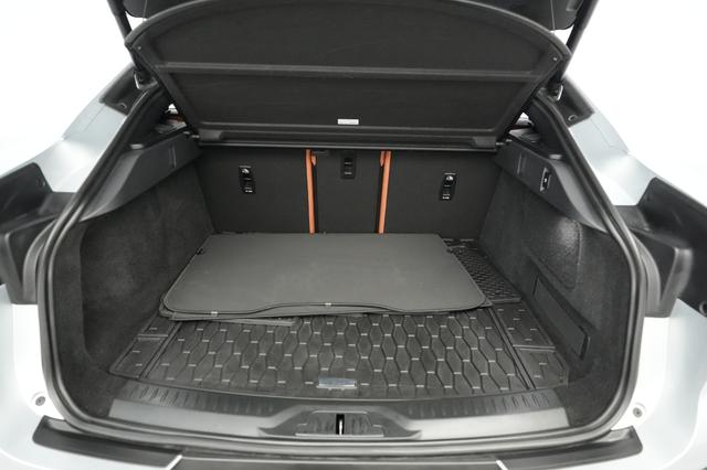 2022 Jaguar I-Pace — photo 6 of 24