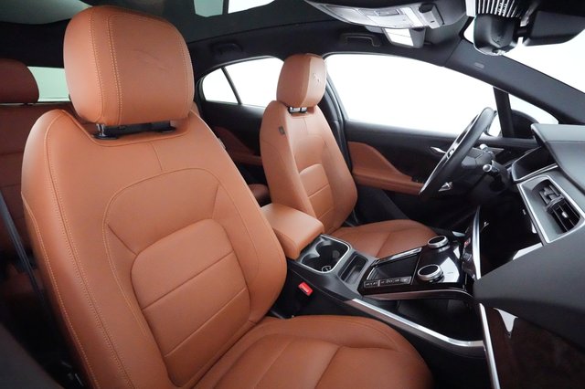 2022 Jaguar I-Pace — photo 18 of 24