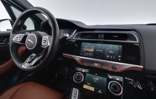 2022 Jaguar I-Pace — photo 20 of 24