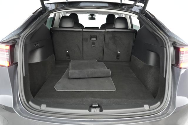 2022 Tesla Model Y — photo 6 of 21
