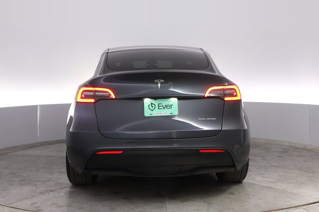2022 Tesla Model Y — photo 12 of 21