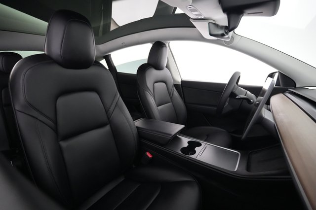 2022 Tesla Model Y — photo 18 of 21