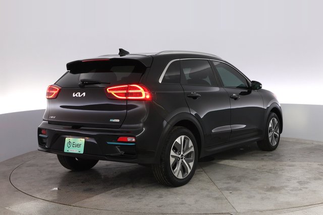 2022 Kia Niro EV — photo 2 of 21