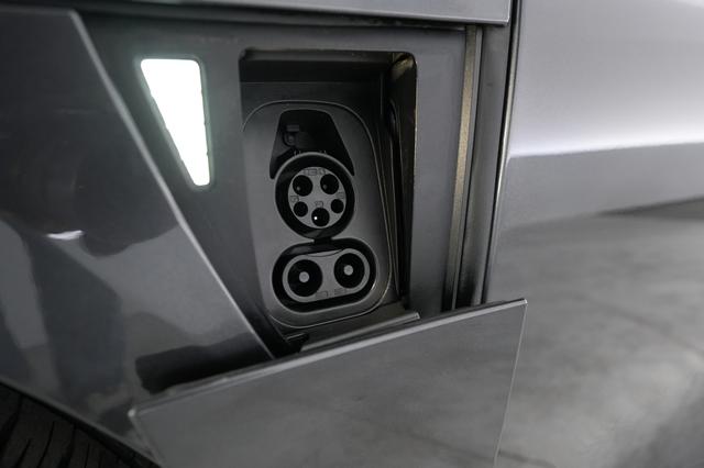 2023 Lucid Air — photo 8 of 21