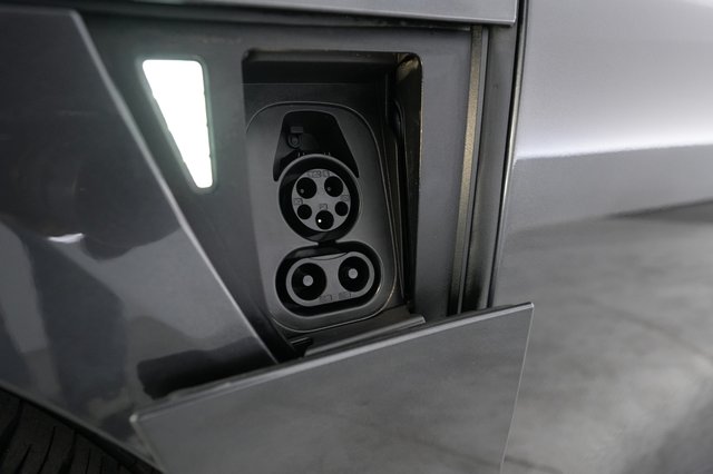 2023 Lucid Air — photo 8 of 21