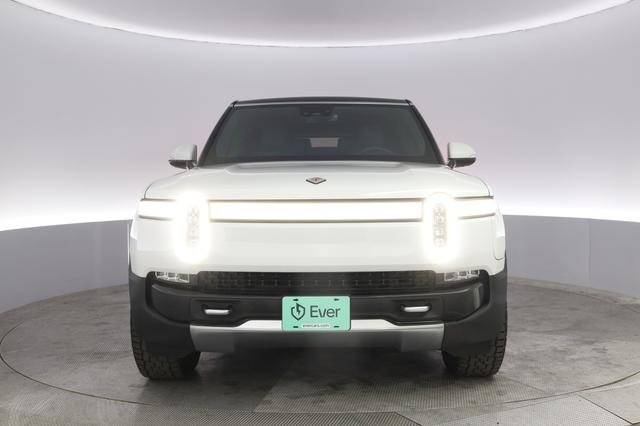 2023 Rivian R1S — photo 9 of 21
