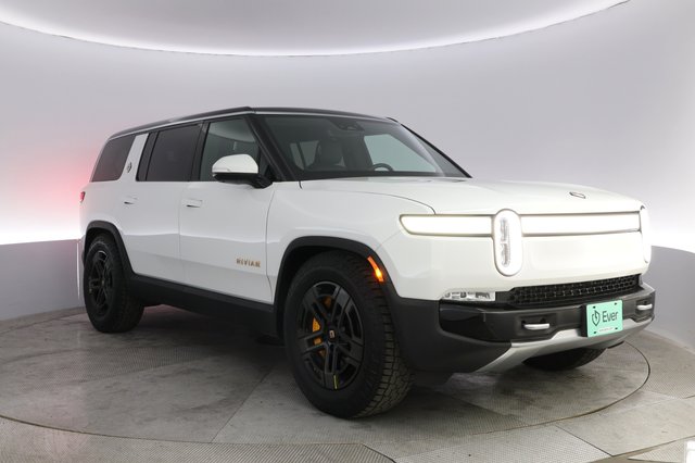 2023 Rivian R1S — photo 10 of 21