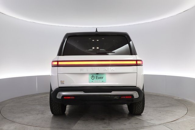 2023 Rivian R1S — photo 12 of 21