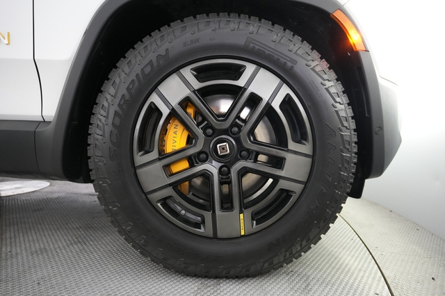 2023 Rivian R1S