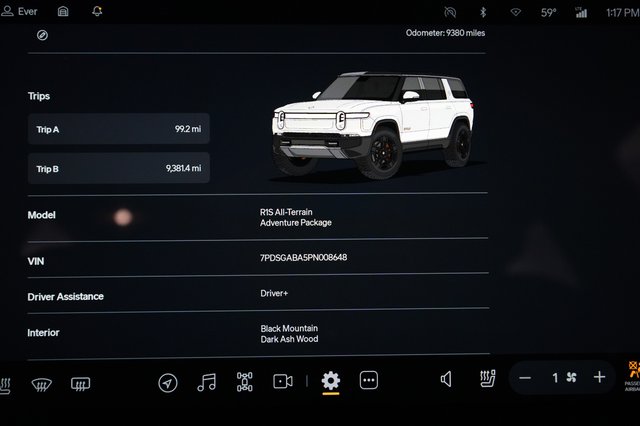 2023 Rivian R1S — photo 5 of 21