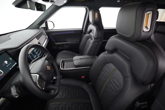 2023 Rivian R1S — photo 3 of 21