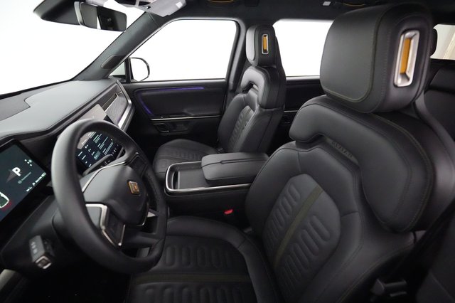 2023 Rivian R1S — photo 3 of 21