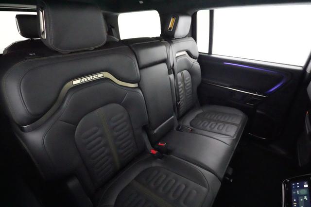 2023 Rivian R1S — photo 4 of 21
