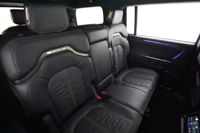 2023 Rivian R1S — photo 4 of 21