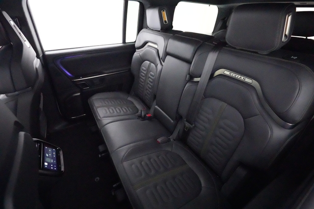 2023 Rivian R1S