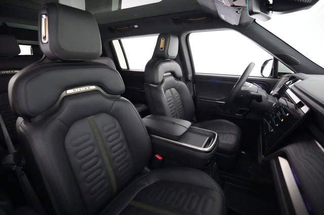 2023 Rivian R1S