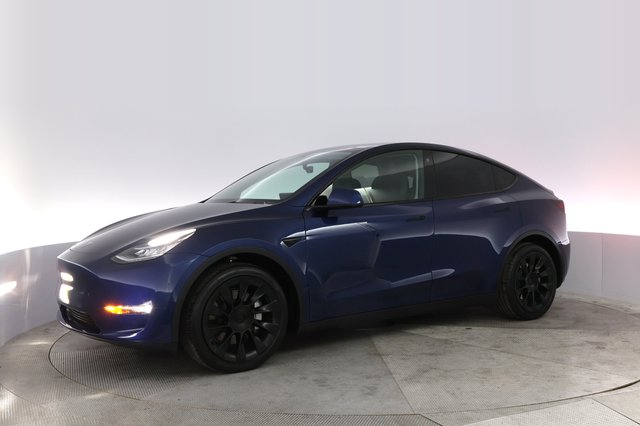 2023 Tesla Model Y — photo 14 of 26