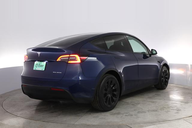 2023 Tesla Model Y — photo 2 of 26