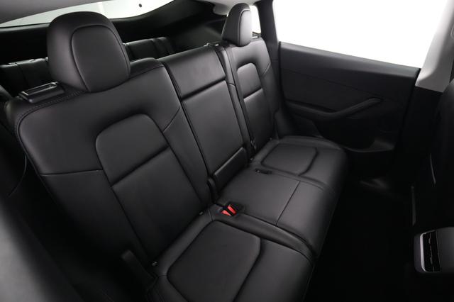 2023 Tesla Model Y — photo 4 of 26