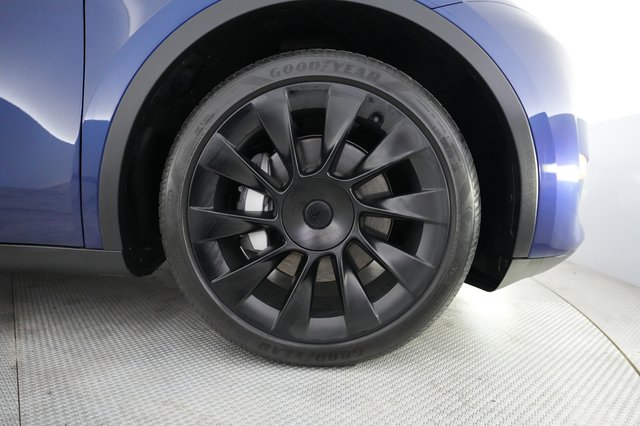 2023 Tesla Model Y — photo 16 of 26