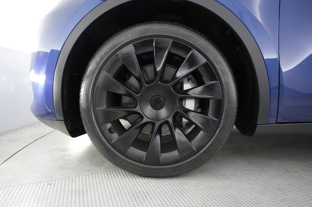 2023 Tesla Model Y — photo 7 of 26