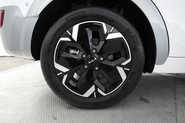 2023 Kia Niro EV — photo 16 of 20