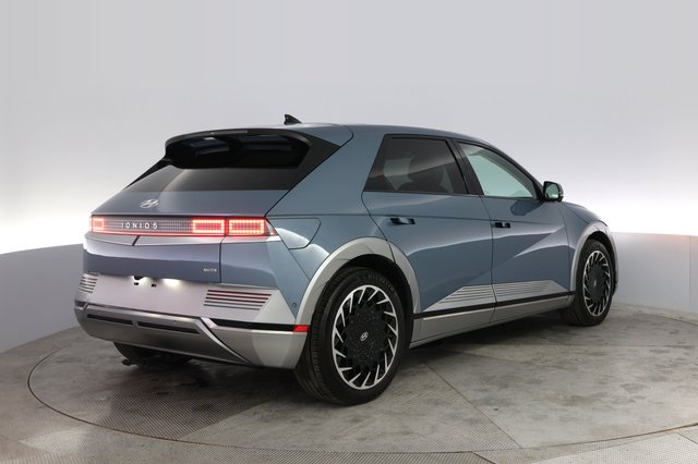 2023 Hyundai IONIQ 5 — photo 2 of 22