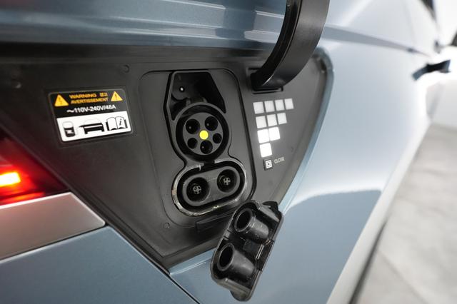 2023 Hyundai IONIQ 5 — photo 8 of 22