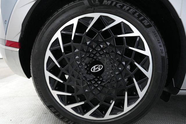 2023 Hyundai IONIQ 5 — photo 17 of 22