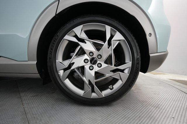 2023 Genesis GV60 — photo 17 of 20