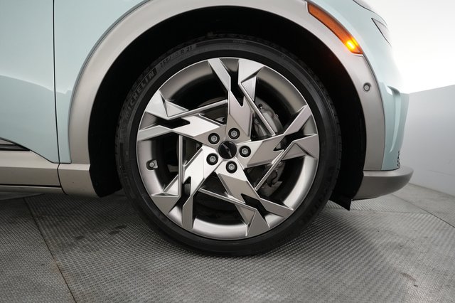 2023 Genesis GV60 — photo 16 of 20